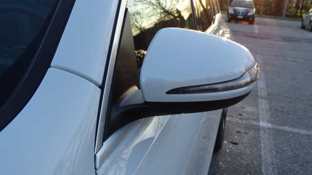 MERCEDES-BENZ GLB 200 usata, con Touch screen