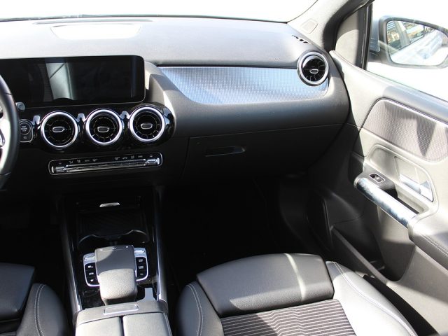 MERCEDES-BENZ B 180 usata, con Touch screen