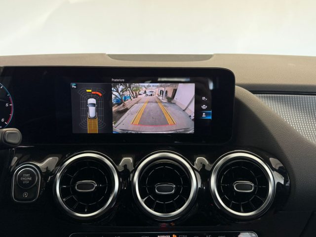 MERCEDES-BENZ GLA 200 usata, con Autoradio digitale