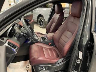 JAGUAR E-Pace usata, con Volante in pelle