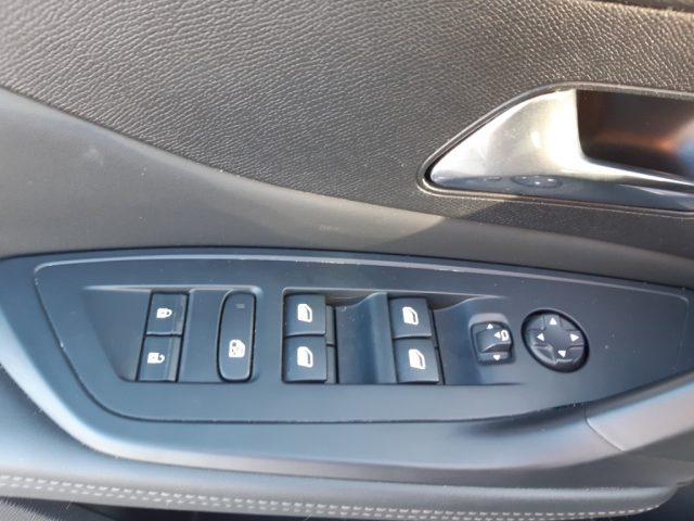 PEUGEOT 308 usata, con Touch screen
