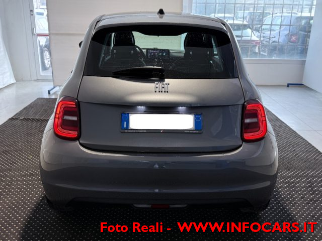FIAT 500e usata, con USB