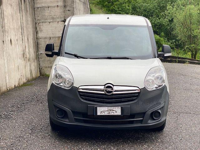 OPEL Combo usata, con Airbag