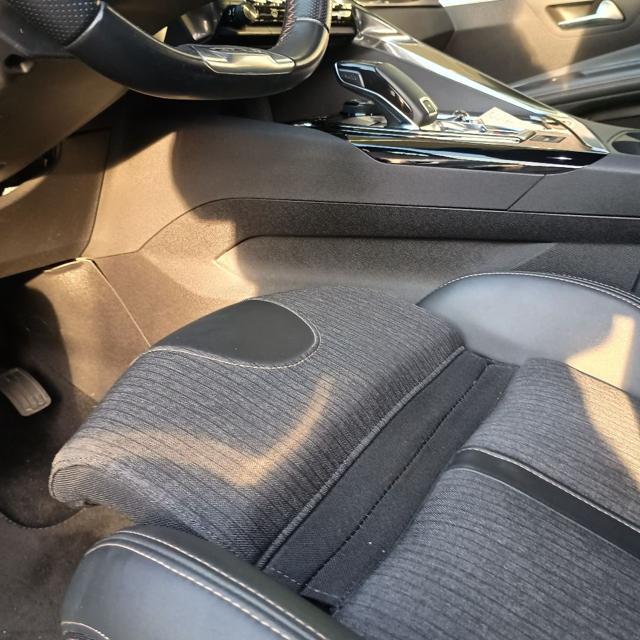 PEUGEOT 5008 usata, con Sedili riscaldati
