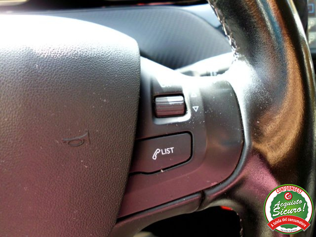 PEUGEOT 2008 usata, con USB