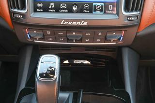 MASERATI Levante usata, con Sedile posteriore sdoppiato