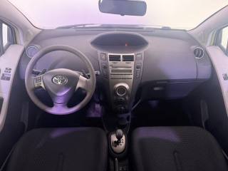 TOYOTA Yaris usata 11