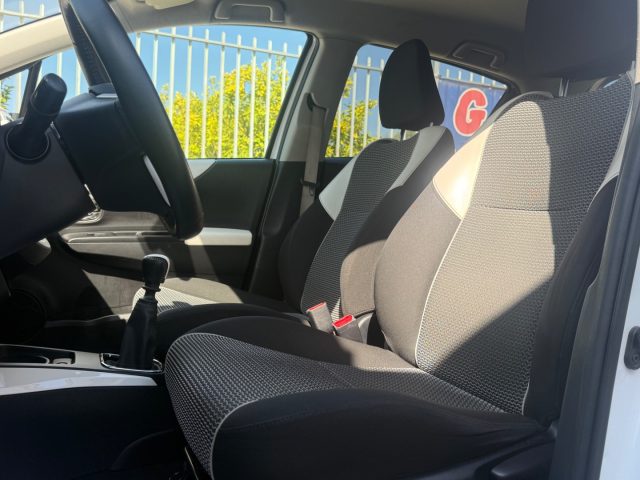 TOYOTA Yaris usata, con Bracciolo
