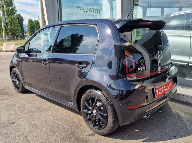 VOLKSWAGEN up! usata, con Autoradio