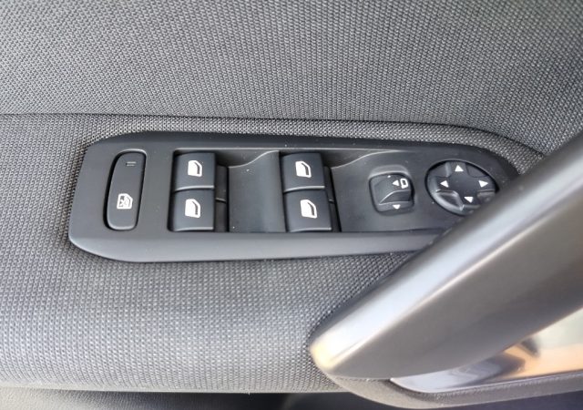 PEUGEOT 308 usata, con Riconoscimento dei segnali stradali