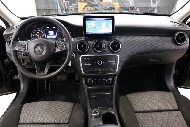 MERCEDES-BENZ GLA 180 usata 20