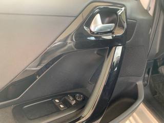 PEUGEOT 208 usata, con Sedile posteriore sdoppiato