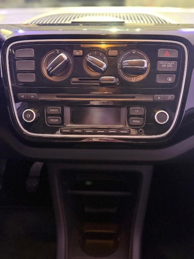 VOLKSWAGEN up! usata 14