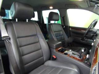 VOLKSWAGEN Touareg usata, con Autoradio