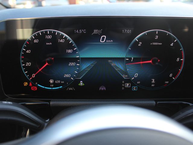 MERCEDES-BENZ GLA 220 usata, con Leve al volante