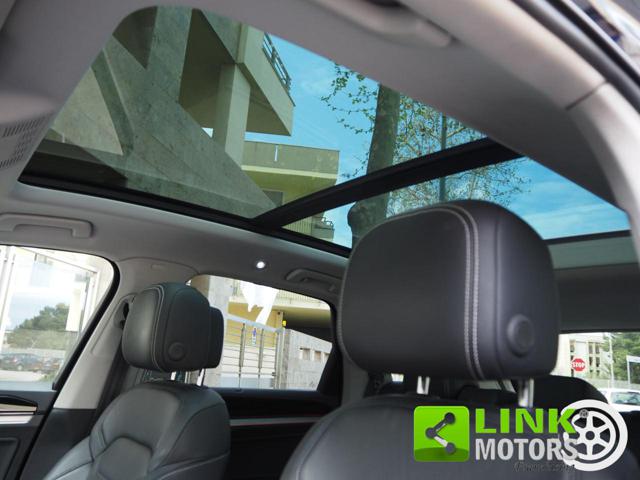 VOLKSWAGEN Touareg usata, con Autoradio