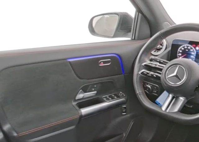 MERCEDES-BENZ GLA 180 usata, con Cerchi in lega