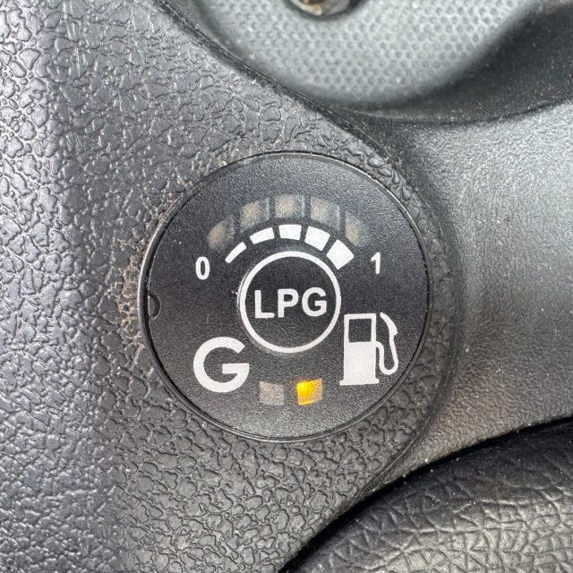 DACIA Sandero usata, con Specchietti laterali elettrici