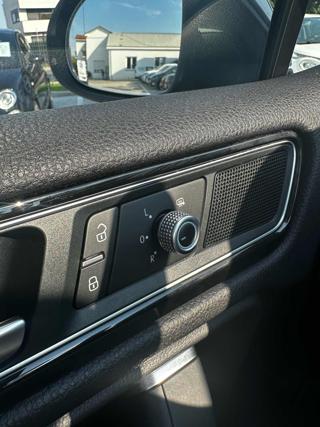 VOLKSWAGEN Touareg usata, con Sedile posteriore sdoppiato
