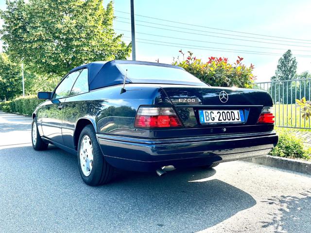 MERCEDES-BENZ E 200 usata, con Chiusura centralizzata