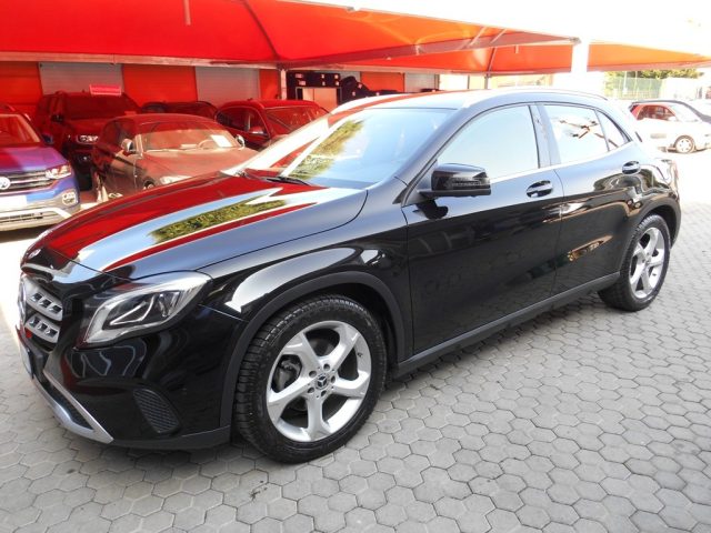 MERCEDES-BENZ GLA 180 usata, con Controllo automatico clima