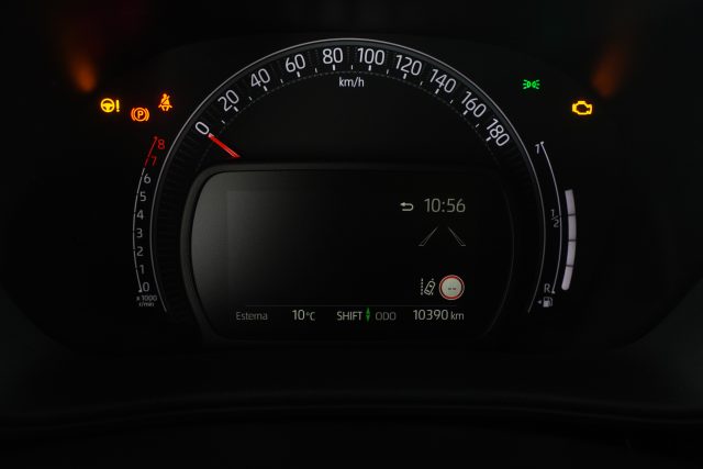 TOYOTA Aygo X usata 12