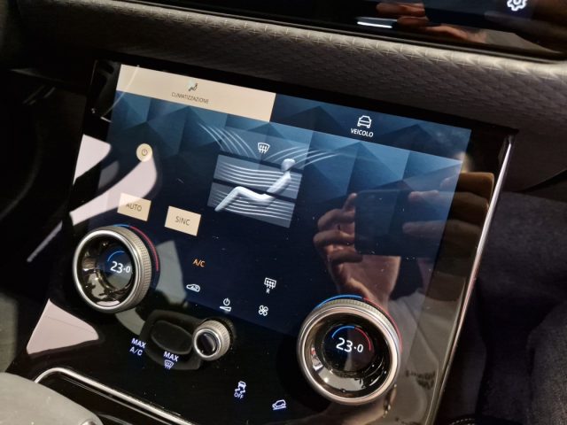 LAND ROVER Range Rover Velar usata, con Sistema di navigazione