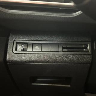 PEUGEOT 3008 usata, con Volante multifunzione