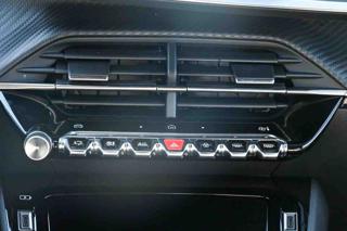 PEUGEOT 2008 usata, con Park Distance Control