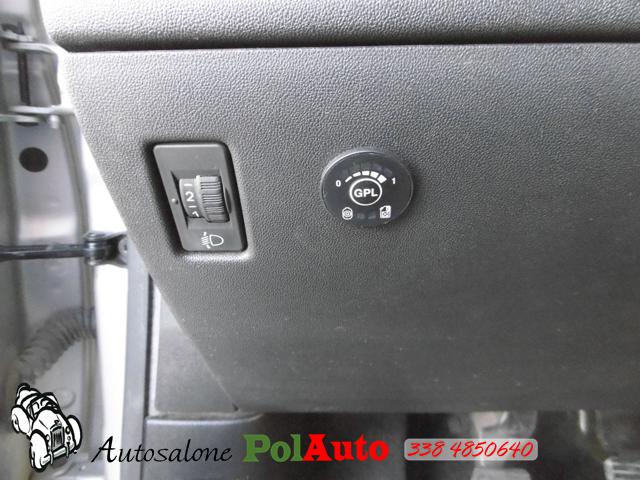 PEUGEOT 208 usata, con Autoradio