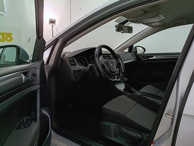 VOLKSWAGEN Golf usata, con Touch screen