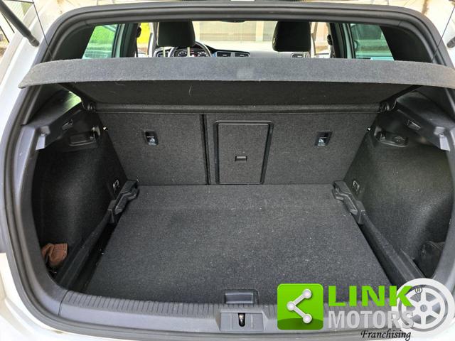 VOLKSWAGEN Golf usata, con Sensori di parcheggio anteriori