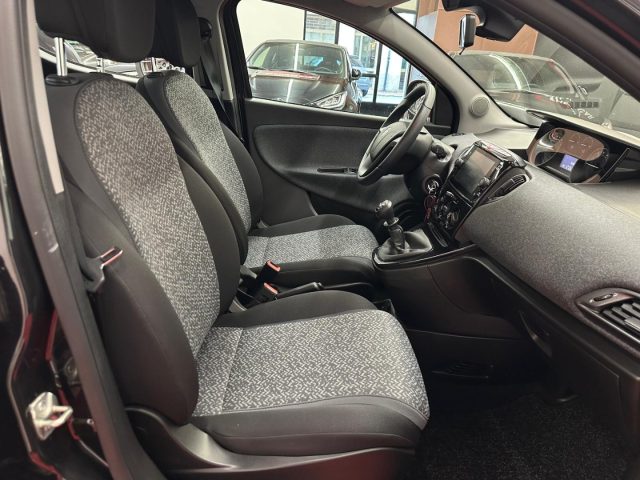 LANCIA Ypsilon usata, con Fendinebbia