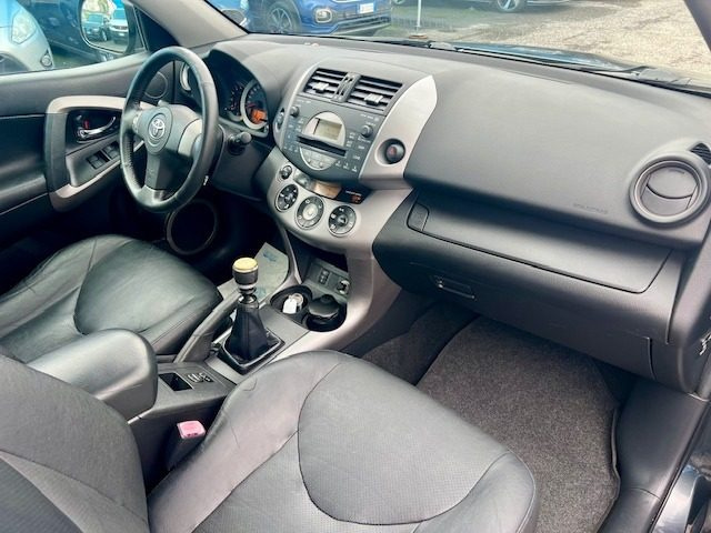 TOYOTA RAV 4 usata, con Airbag testa