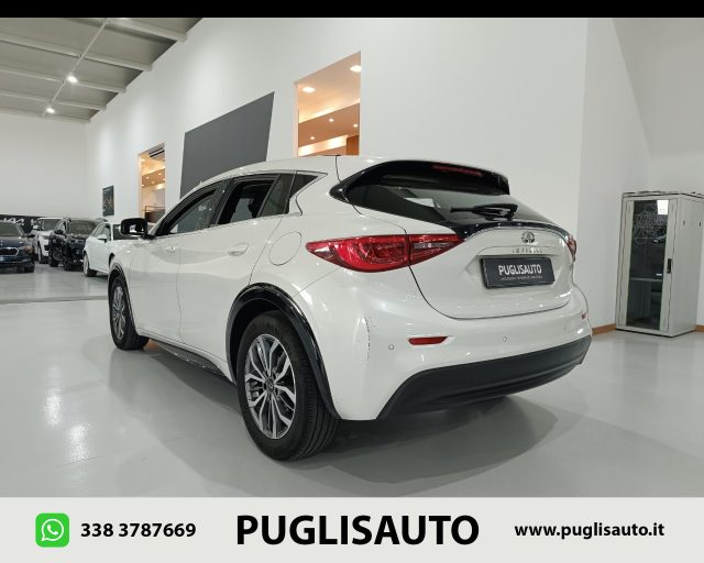 INFINITI Q30 usata, con Autoradio