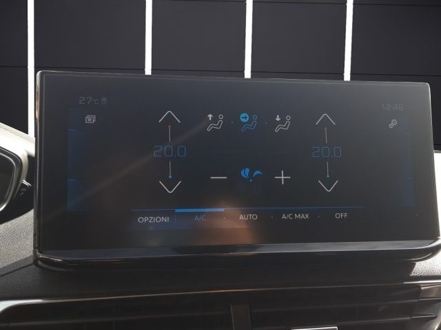 PEUGEOT 3008 usata, con Leve al volante