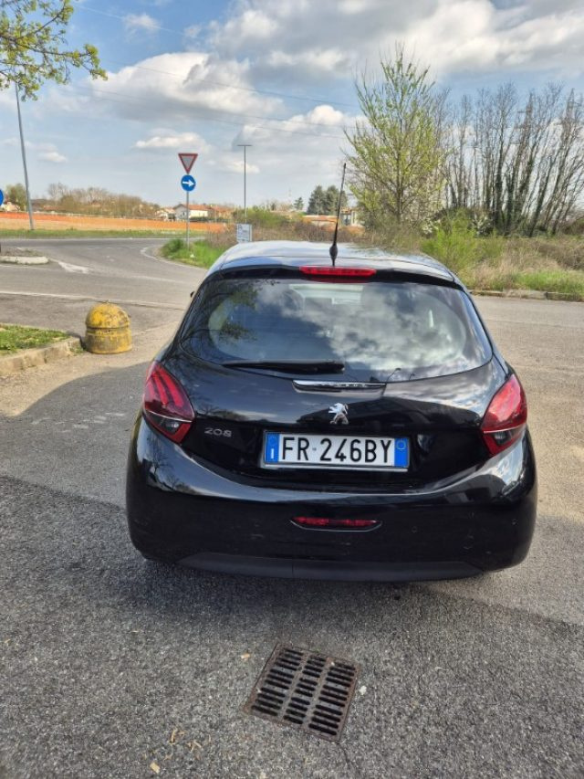 PEUGEOT 208 usata, con Autoradio