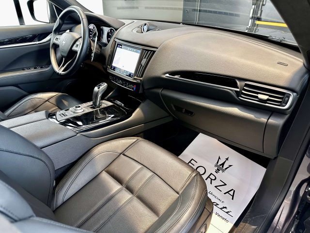 MASERATI Levante usata, con Fendinebbia