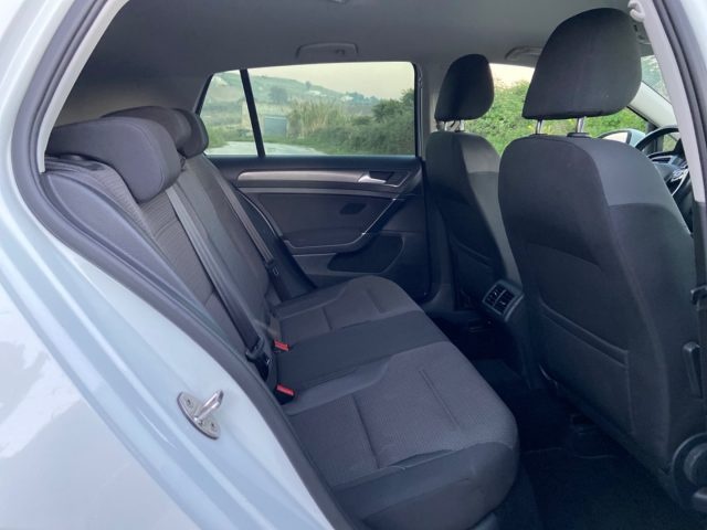 VOLKSWAGEN Golf usata, con USB