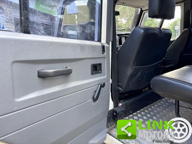 LAND ROVER Defender usata 13