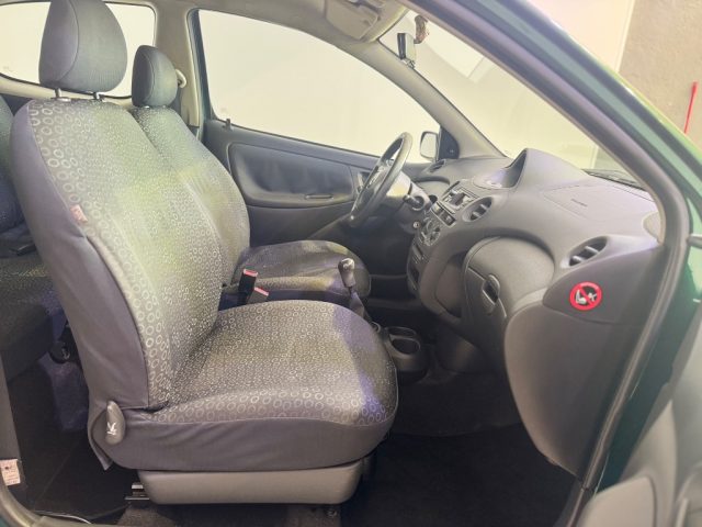 TOYOTA Yaris usata 7