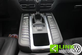 PORSCHE Macan usata, con Bracciolo