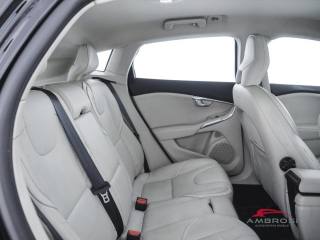 VOLVO V40 Cross Country usata 10