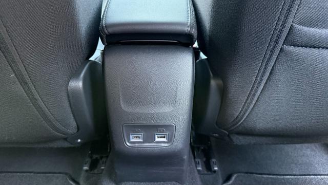 PEUGEOT 2008 usata, con Sedile posteriore sdoppiato