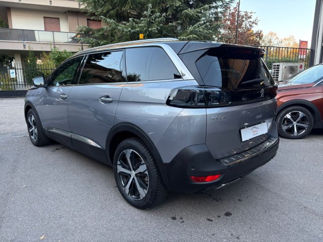 PEUGEOT 5008 usata, con Autoradio