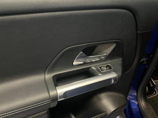 MERCEDES-BENZ GLB 200 usata, con Telecamera per parcheggio assistito