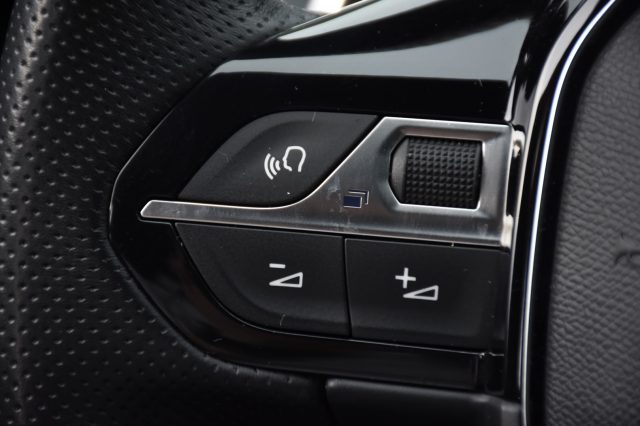 PEUGEOT 5008 usata, con Touch screen