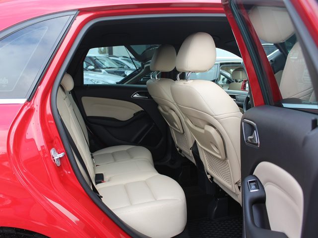 MERCEDES-BENZ B 180 usata, con Interni in pelle