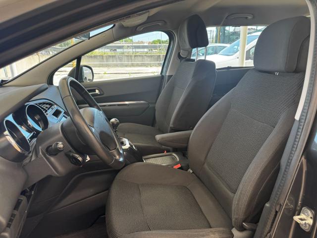 PEUGEOT 5008 usata, con Sedile posteriore sdoppiato