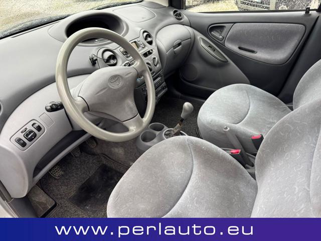 TOYOTA Yaris usata, con Lettore CD